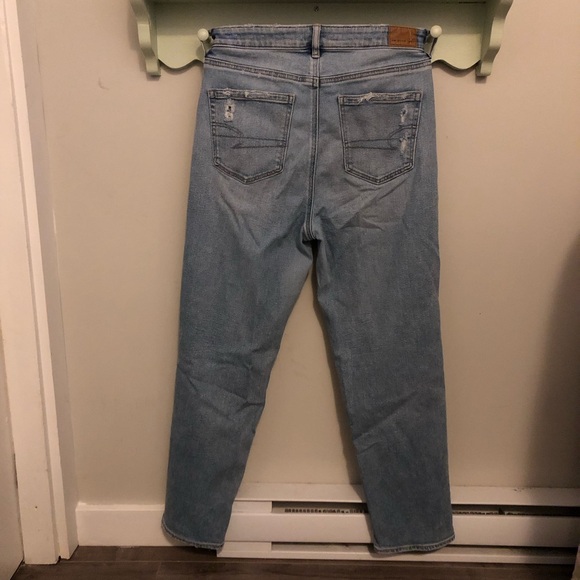 American Eagle Straight Mom Jean - Picture 2 of 4